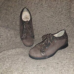 FINN COMFORT-Bexley-Brown Nubuck-Leaf Pattern/Zip Accents-Sz 6.5UK/9US-Excellent